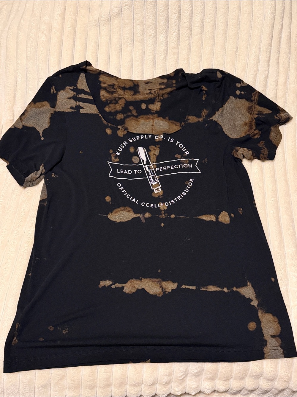 🔴 Black Graphic cropped Tee with Bleach Splatter